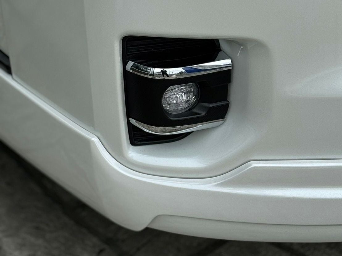 200系ハイエース 現行型 LEGANCE クロームベゼルフォグランプカバー