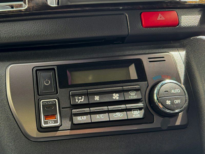 ESSEX Type-C急速充電対応USBポート トヨタスイッチ ホワイト（ES-6001